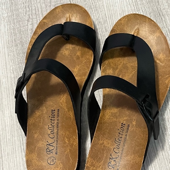 Black sandals - Picture 2 of 3